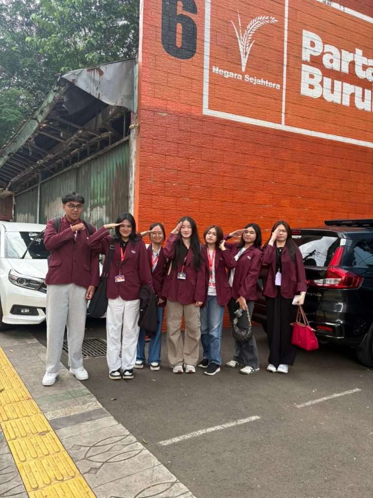 Mahasiswa/i Binus di Exco Pusat Partai Buruh